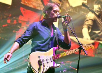 what’s-the-difference-between-a-radiohead-&-a-phish-fan?-ed-o’brien-explains-to-trey-anastasio