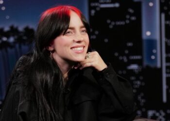billie-eilish-and-amelia-dimoldenberg-flirt-on-‘chicken-shop-date’