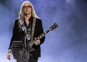 jerry-cantrell’s-upcoming-“vilified”-single-features-metallica’s-robert-trujillo