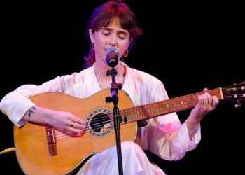 listen-to-clairo-cover-lana-del-rey’s-“brooklyn-baby”