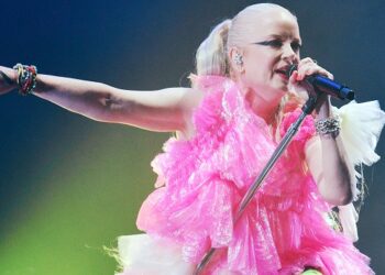 garbage’s-shirley-manson-details-health-issue-that-led-to-canceled-tour