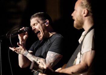 a-symptom-of-popping-the-question:-couple-gets-engaged-at-shinedown-concert