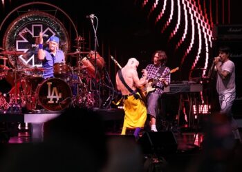 red-hot-chili-peppers,-billie-eilish-&-phoenix-perform-at-2024-olympics-closing-ceremony