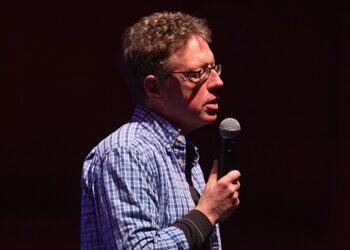 ‘heavier-than-heaven’-﻿author-&-grunge-fixture-charles-r.-cross-dead-at-67