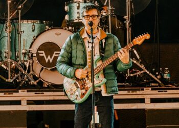 weezer-unearths-1994-msg-“buddy-holly”-recording:-“we-were-spent”