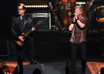 the-offspring-jams-“self-esteem”-with-yungblud-during-festival-set