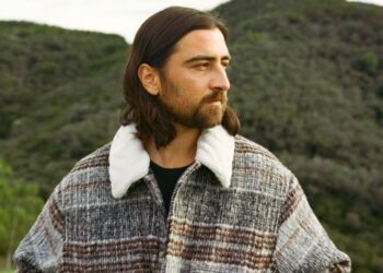 noah-kahan-teases-yet-another-‘stick-season’-related-release