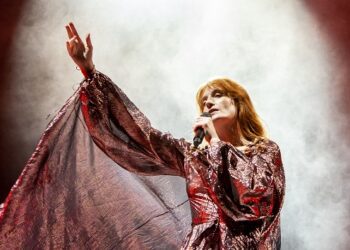 destin-ed-to-happen:-florence-welch-joins-taylor-swift-for-live-debut-of-“florida!!!”-in-london