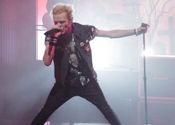 sum-41’s-﻿﻿deryck-whibley-announces-﻿’walking-disaster’﻿-book-tour
