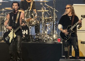 they’re-thinking-they’re-back:-tour-mates-bush-&-jerry-cantrell-share-‘﻿john-wick’﻿-connection