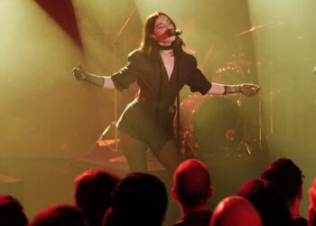 st.-vincent-announces-livestream-of-upcoming-nyc-show