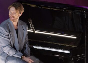 finneas-laces-up-his-“cleats”-on-new-‘for-cryin’-out-loud!’-﻿track