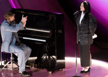 billie-eilish-and-brother-finneas-endorse-harris-walz:-“the-choice-is-clear”