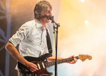 pavement-announces-nyc-show-head-of-taking-a-“break-of-indeterminate-length”