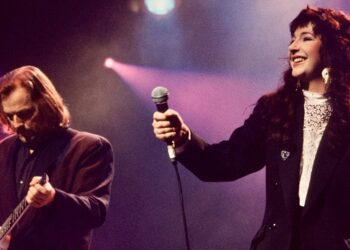 david-gilmour-“tried-persuading”-kate-bush-to-perform-again