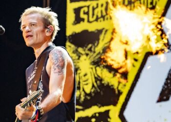 sum-41’s-deryck-whibley-accuses-early-manager-of-abuse-in-‘﻿walking-disaster’﻿-memoir
