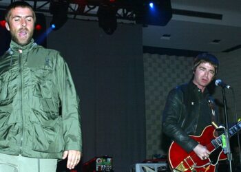 oasis-won’t-be-filming-reunion-documentary,-liam-gallagher-says
