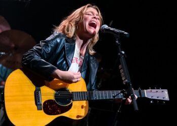 maggie-rogers-covers-one-direction-song-at-boston-concert-in-honor-of-liam-payne