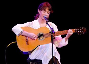 clairo-postpones-three-shows-on-north-american-tour:-‘i’m-struggling-with-extreme-exhaustion’