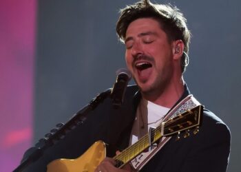 mumford-&-sons,-the-national-members-playing-kamala-harris-wisconsin-rally