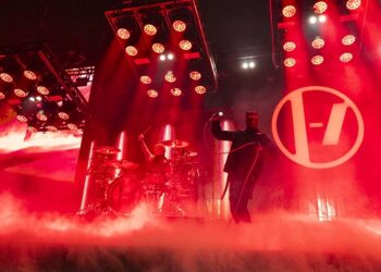 twenty-one-pilots-premiere-live-‘routines-in-the-night’-video