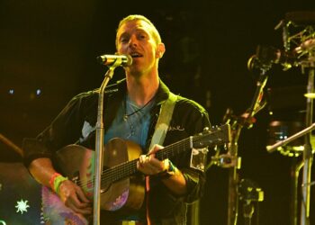 wax-on,-fix-you:-﻿’the-karate-kid﻿’s’-ralph-macchio-guests-during-coldplay-australia-concert