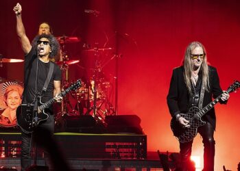 jerry-cantrell-teases-future-alice-in-chains-plans:-‘we’ve-got-irons-in-the-fire’