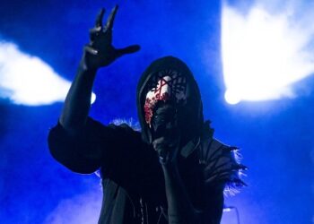 sleep-token-continues-on-with-show-using-pre-recorded-tracks-after-two-members-fall-ill