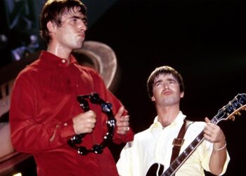 six-hour-ambient-mix-of-oasis’-‘champaign-supernova’-to-soundtrack-photography-exhibit