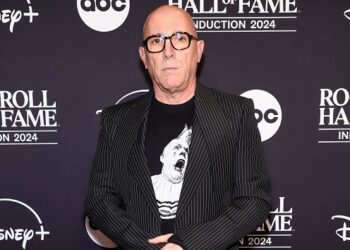 drawing-a-perfect-circle:-maynard-james-keenan-returns-to-sketching