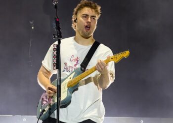 sam-fender-announces-new-album,-﻿’people-watching’