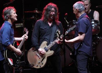 foo-fighters’-chris-shiflett-interviews-dave-grohl-&-pat-smear-on-﻿’shred-with-shifty’﻿-podcast