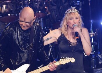 courtney-love-clarifies-hole’s-‘violet’-is-‘not-just-about-billy-corgan’