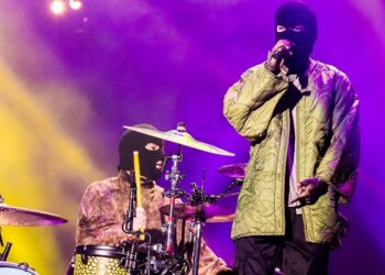 used-to-play-pretend:-twenty-one-pilots-performing-during-2024-game-awards