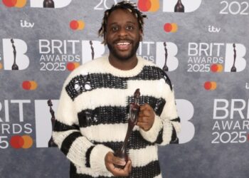 ‘rising-star’-gazing:-myles-smith-wins-prestigious-uk-award