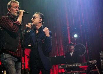 josh-homme,-dave-gahan-&-more-play-mark-lanegan-tribute-concert