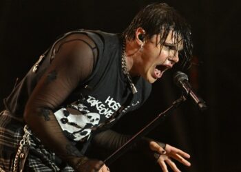 yungblud-confirms-bludfest-is-going-international-for-2026,-plans-‘bonkers’-double-album