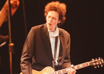 ex-replacements-guitarist-bob-‘slim’-dunlap-dead-at-73