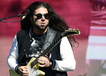 coheed-and-cambria’s-claudio-sanchez-announces-﻿’claudio-covers’﻿-ep