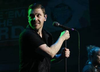 shinedown-posts-new-year’s-day-teaser