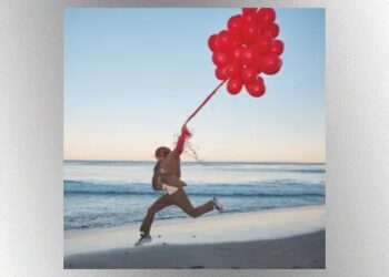 chris-martin-returns-to-the-beach-in-coldplay’s-video-for-‘all-my-love’-pnau-remix