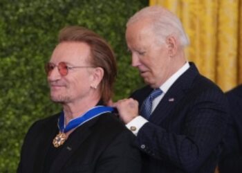 bono-receives-the-presidential-medal-of-freedom