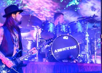 non-perry-farrell-jane’s-addiction-members-working-on-new-music-together