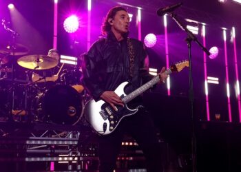 bush-announces-spring-canadian-tour