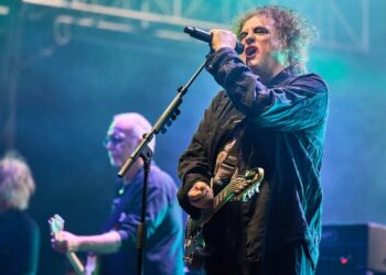 this-social-media-platform-is-a-fragile-thing:-robert-smith-leaving-x,-heading-‘outside’