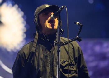 liam-gallagher-approves-of-bring-me-the-horizon’s-‘wonderwall’-cover:-‘it’s-absolutely-incredible’