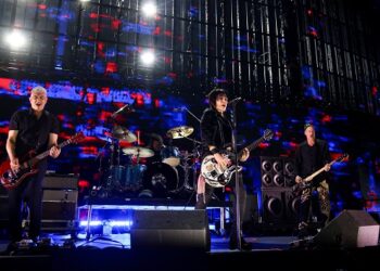 nirvana-members-reunite-at-fireaid-benefit-concert