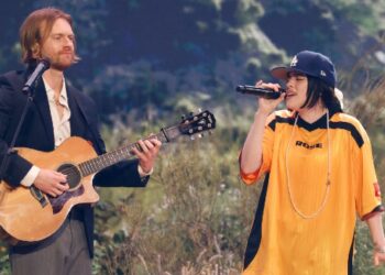 billie-eilish’s-brother-finneas-urges-‘peace’-for-fans-disappointed-at-her-grammys-shutout