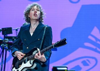 beck-announces-intimate-acoustic-show-&-orchestra-accompanied-concerts