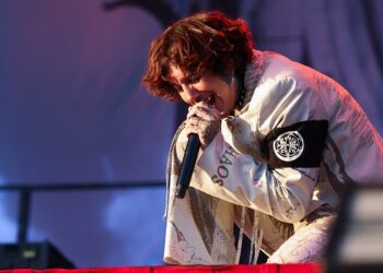 we-said-maybe,-you’d-like-to-watch-a-lyric-video-for-bring-me-the-horizon’s-‘wonderwall’-cover